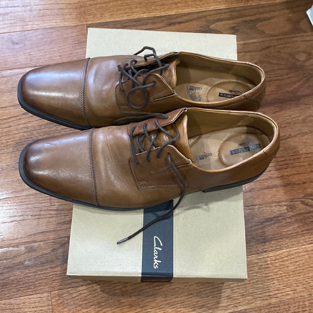 Clarks Men's Tan Leather Oxfords